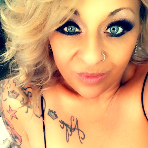 Meet your Posher, Angela - Picture 3 of 3